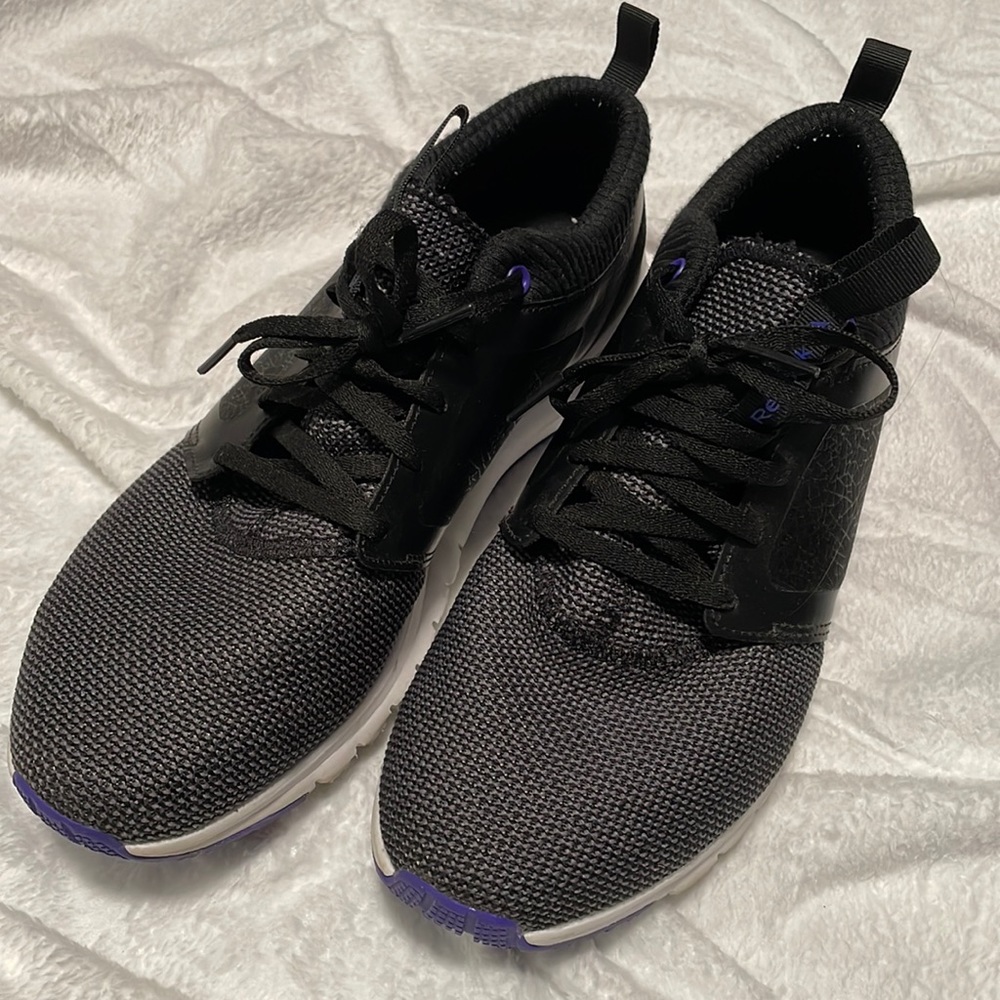 EUC Reebok tennis shoes, worn a handful of times.